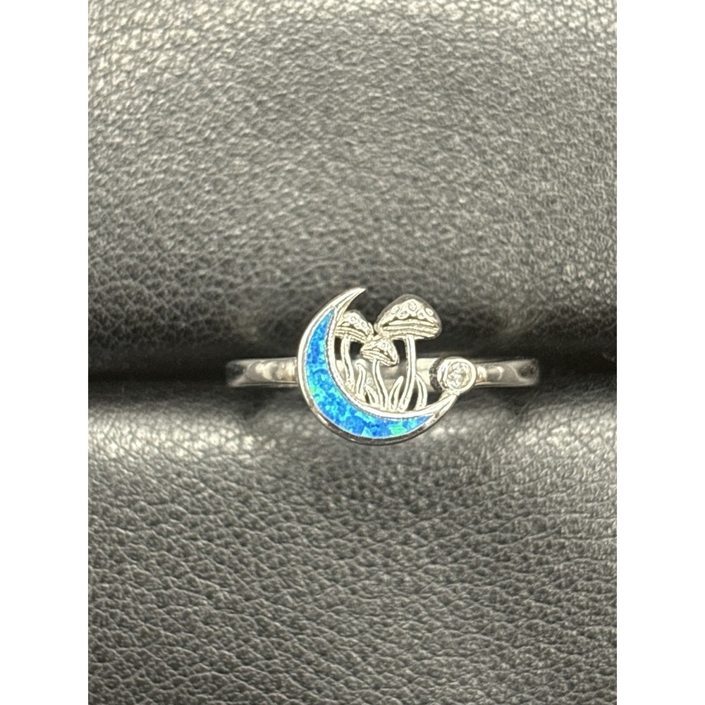 New Condition Sterling Silver Lab Opal Moon Mushrooms Ring Size 7 H3